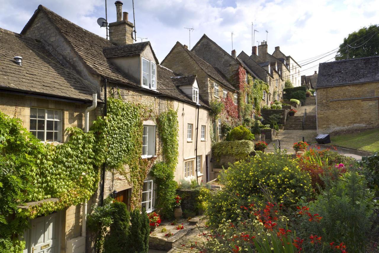 Well Cottage: A Cotswold Cottage At The Heart Of The Village Of Crudwell Luaran gambar