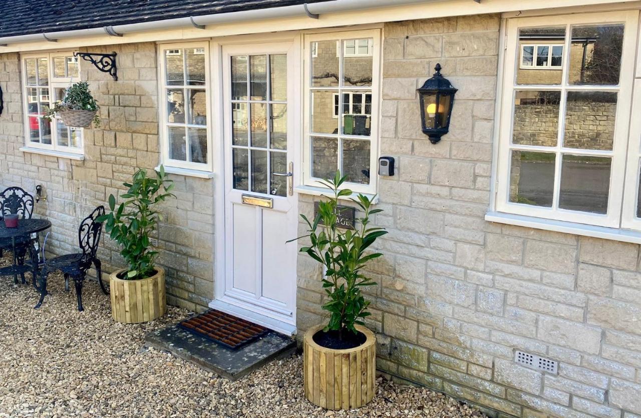 Well Cottage: A Cotswold Cottage At The Heart Of The Village Of Crudwell Luaran gambar