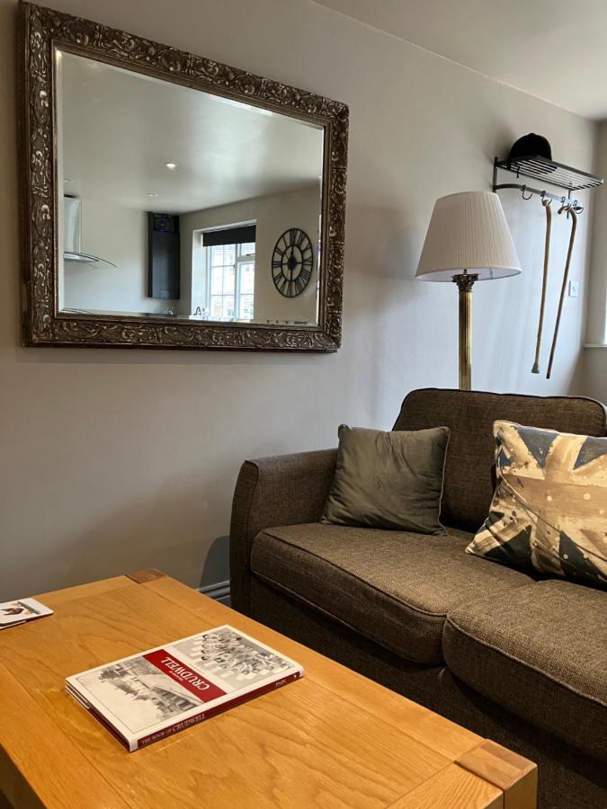 Well Cottage: A Cotswold Cottage At The Heart Of The Village Of Crudwell Luaran gambar