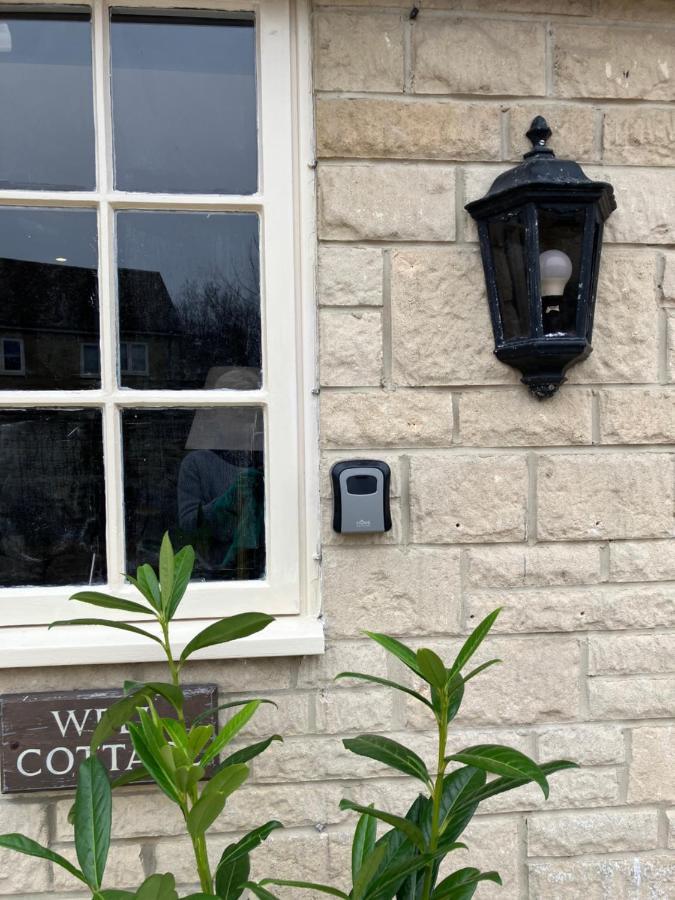 Well Cottage: A Cotswold Cottage At The Heart Of The Village Of Crudwell Luaran gambar